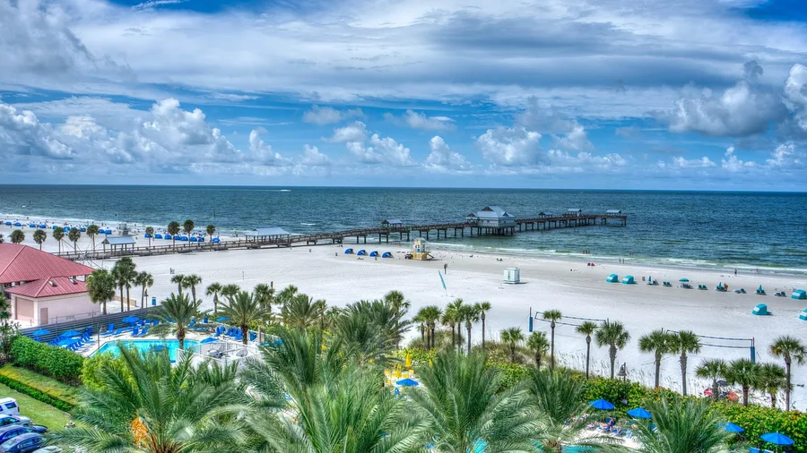 Clearwater Beach: Calm Water and Full Services