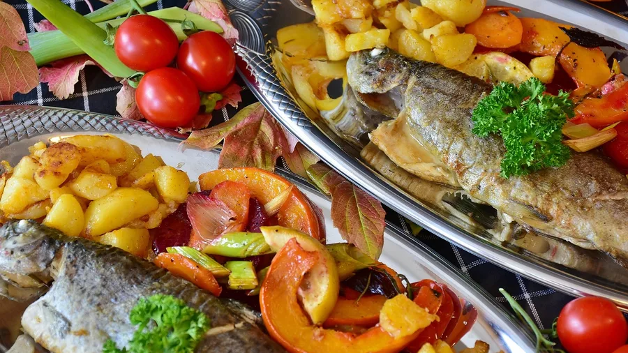Floyd Trout Plate and Apple Pie