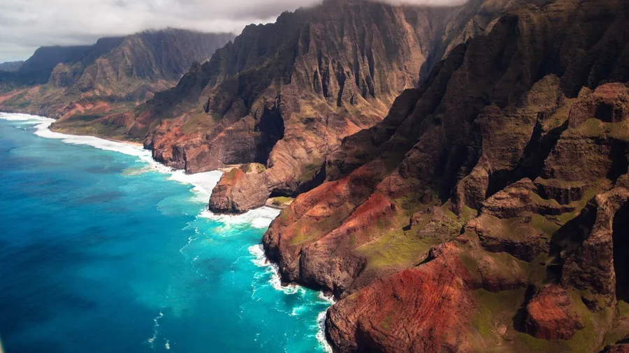 Forget the Grand Canyon Crowds — These 8 Canyon Hikes Are Just as Jaw-Dropping Awa'awapuhi Trail's Na Pali Drop