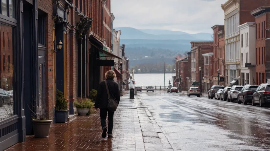 Hudson, New York: Hudson River Views from Warren Street