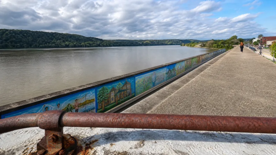 Gallipolis, Ohio: Ohio River Bluffs and Mural Walls