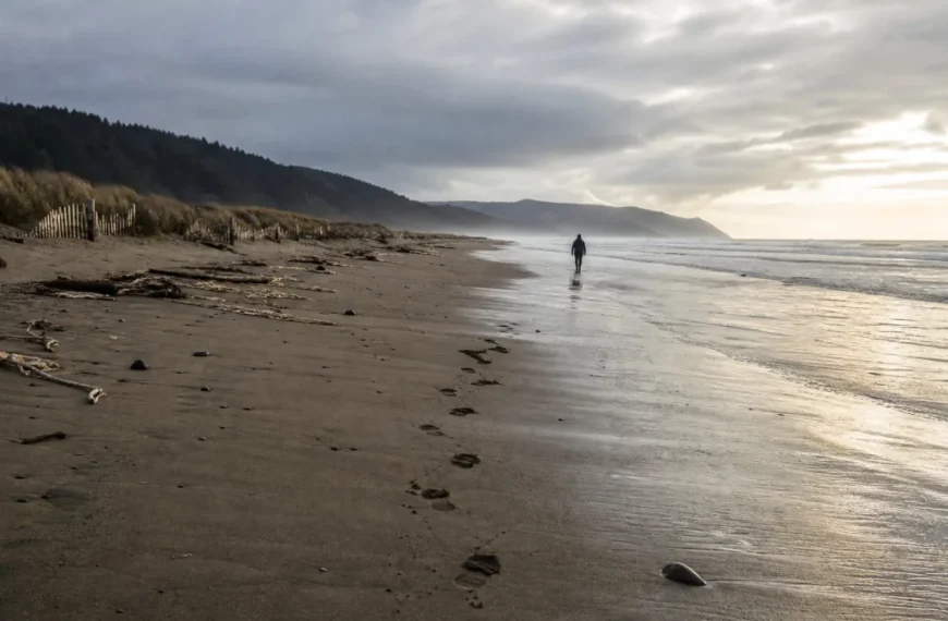 13 Small Coastal Towns Where You Can Still Walk the Beach Alone in January