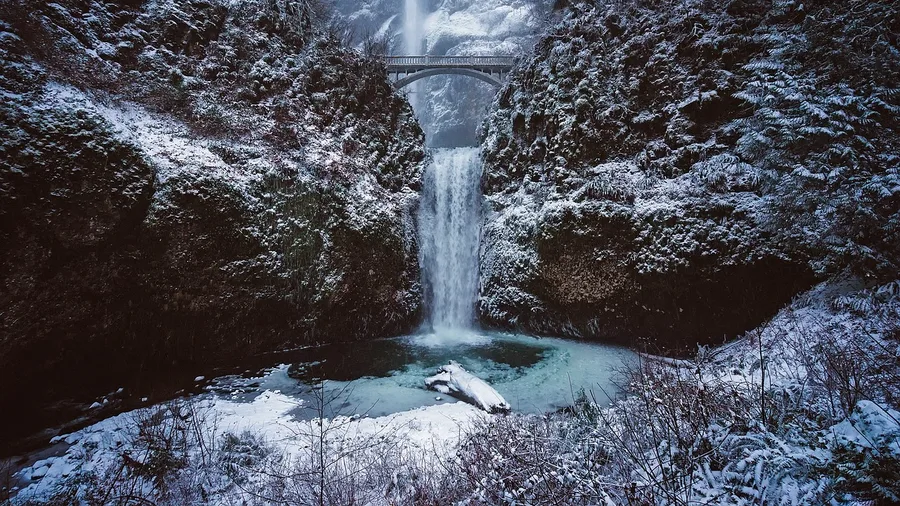 Multnomah Falls' Benson Bridge Walk