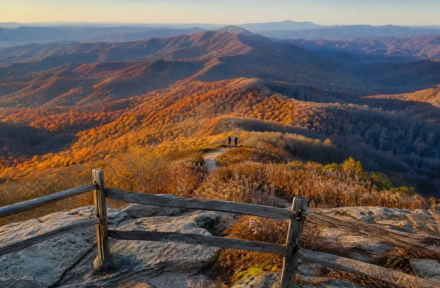 These 9 Southern Hiking Trails Still Have Peak Fall Color in November