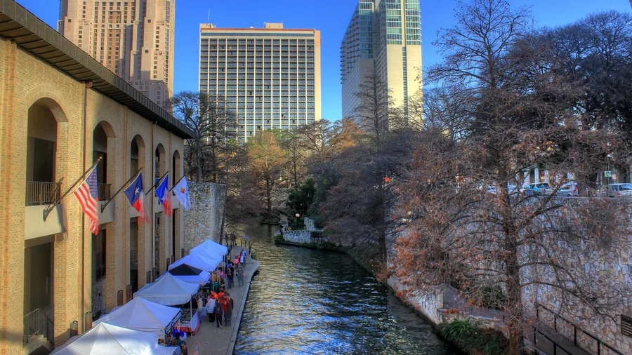 San Antonio River Walk: Lights on Both Banks