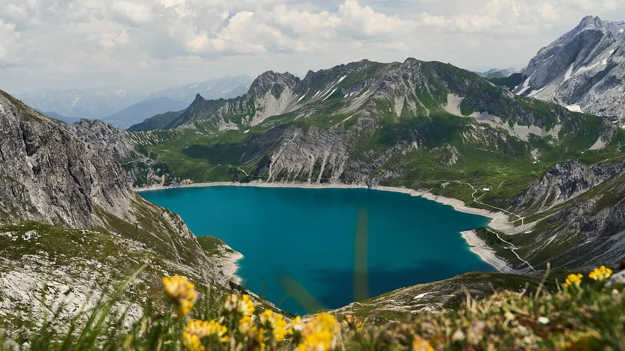 Herman Gulch Trail for Wildflower Alpine Lake